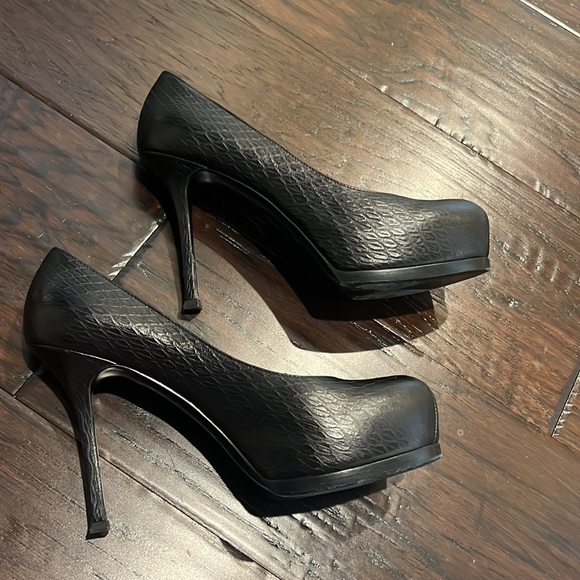 YSL black reptile embossed hidden platform heel in black. Worn 2x - Picture 5 of 9